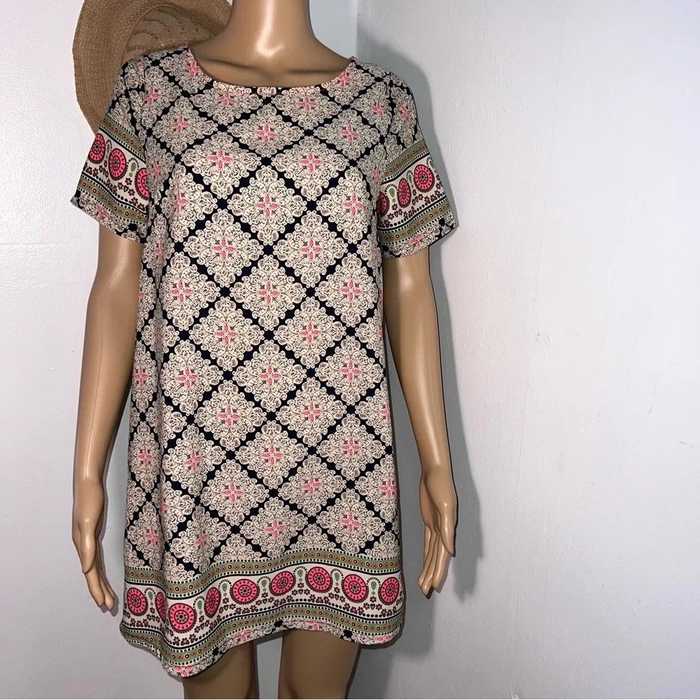 Black Bead,S, geometric print‎ short sleeve lightweight keyhole button loop mini